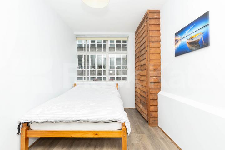 Located in Hatton Garden and a few minutes to Farringdon Station  St Cross Street, Farringdon 